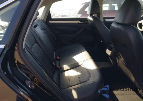 2012 Volkswagen Passat 2.5L Se z USA, uszkodzony, nr VIN 1VWBP7A31CC007352